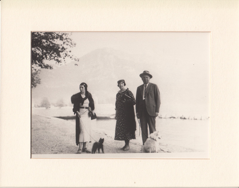 Madame Godel en compagnie de Madame et Monsieur Ladouch Aix-les-Bains 1929